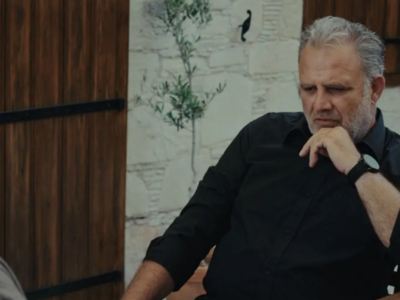 Η Γη της Ελιάς: Η Ιουλία και ο Στάθης μα...