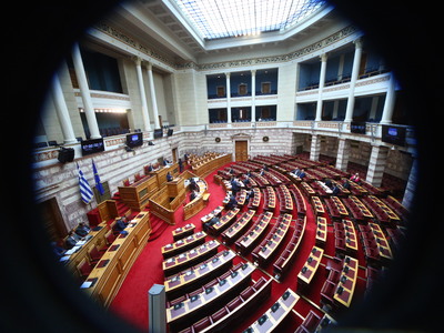 Βουλή: Τον Νοέμβριο η εφαρμογή του ηλεκτ...