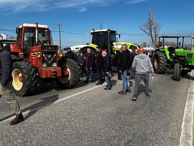 Αγρότες: Σε παράταξη τα τρακτέρ στην εθν...