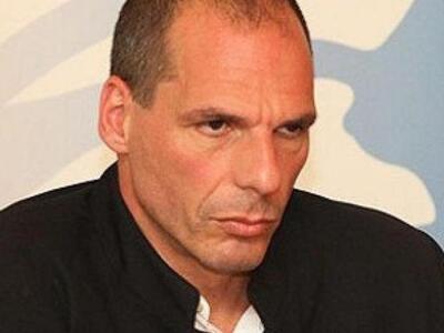 Πυρά κατά Σόιμπλε εξαπολύει ο Γιάνης Βαρ...