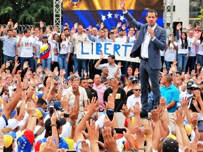 Βενεζουέλα: Ο Γκουαϊδό καλεί το στρατό σ...