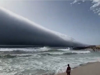 Πορτογαλία: Το απόκοσμο σύννεφο σε παραλ...