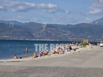 Εικόνα Πλαζ, μπροστά από το κολυμβητήριο...