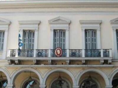 Πάτρα: Στα...κεραμίδια για ασφαλιστικό κ...