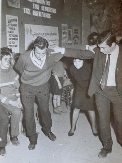 Στα γραφεία της Λέσχης των Λαμπράκηδων Π...