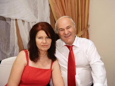 Οι γονείς της νύφης Δημήτρης και Μαριάνν...