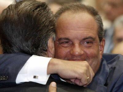 Γιατί ο Καραμανλής έφυγε άρον άρον από τ...