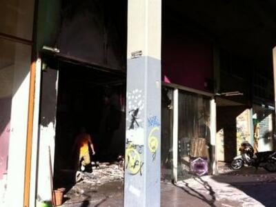 Αγρίνιο: Φωτιά σε κατάστημα και αυτοκίνη...