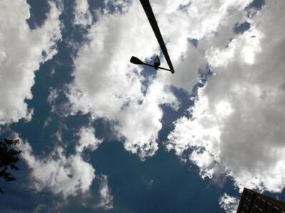 Πάτρα: Σκηνικό φθινοπώρου με δυνατούς αν...