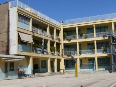 Οι απόφοιτοι της χρονιάς 1976 του 2ου εξ...