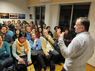 Ο σκηνοθέτης περιγράφει τον τρόπο προσέγ...