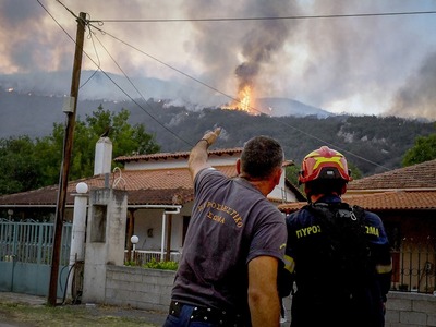 Φωτιά στον Φενεό Κορινθίας: Υπό έλεγχο η...