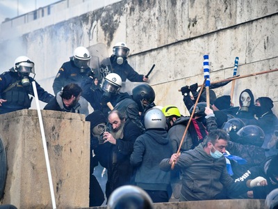 14 άτομα στο νοσοκομείο από τα επεισόδια...