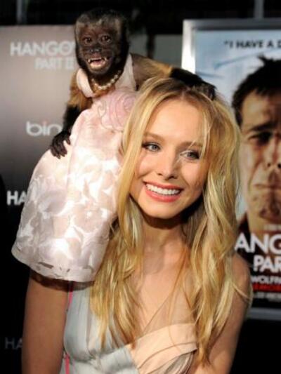 Η Κρίστεν Μπελ φωτογραφίζεται με την &qu...