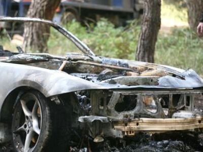 Ι.Χ. πήρε φωτιά εν κινήσει και ο οδηγός ...