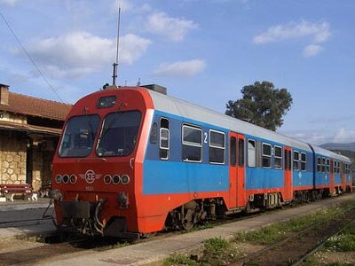 Πορεία Μεσσήνιων στη Βουλή για τον σιδηρ...