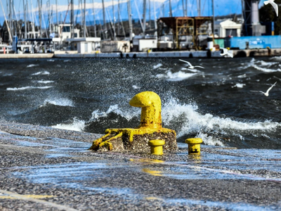 Λασποβροχές σήμερα στα δυτικά και θυελλώ...