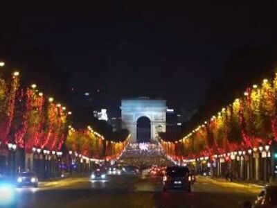 Εντυπωσιακές εικόνες από το Παρίσι που «...