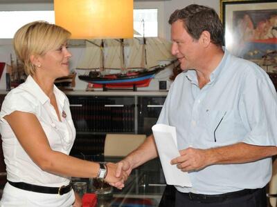 Είπε το "ναι" η Τασία Μανωλοπο...