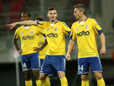 Απαγόρευση εξόδου από τη χώρα σε Μπάρμπα...