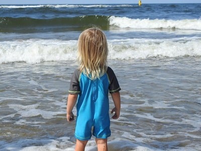 Δέκα τρόποι για να μη φοβάται το παιδί τη θάλασσα