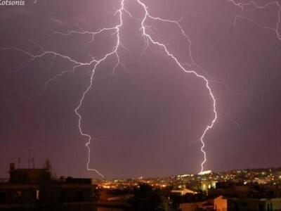  Κεραυνοί "γάζωσαν" Πάτρα, Ναύ...