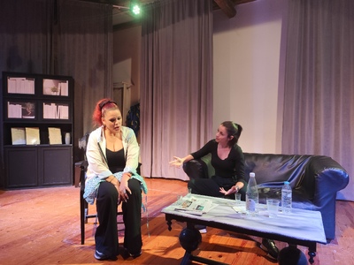 Από αριστερά Ειρήνη Γαλιατσάτου, Αθηνά Παπαργύρη