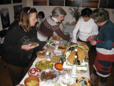 Τσιμπολογήματα στον πλούσιο μπουφέ