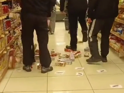 Βόλος: Εισέβαλαν σε σούπερ μάρκετ και πο...