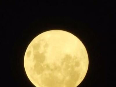 Η εντυπωσιακή πρώτη «ροζ πανσέληνος» της...