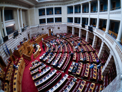 Βουλή - LIVE: Έντονη διαμάχη στη συζήτησ...