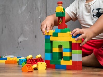 Τalk Talk: Θεραπευτικές ομάδες LEGO για παιδιά 