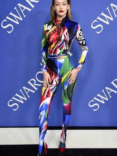 ΤΖΙΤΖΙ ΧΑΝΤΙΝΤ ΜΕ VERSACE