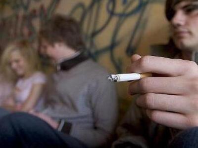 Καπνίζουν και πίνουν οι έφηβοι στην Αχαϊ...