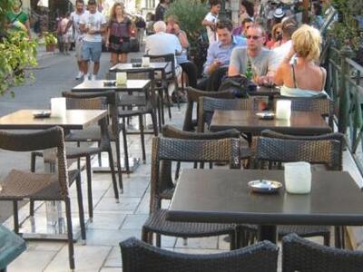 Πάτρα: Έλεγχοι για άδειες τραπεζοκαθισμά...