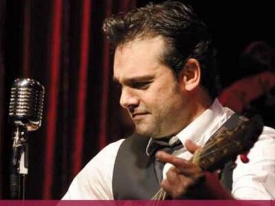  O γνωστός ερμηνευτής Δώρος Δημοσθένους ...