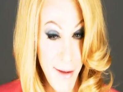 Όταν ο Τάκης Ζαχαράτος τα...σπάει ως Έλλη Στάη