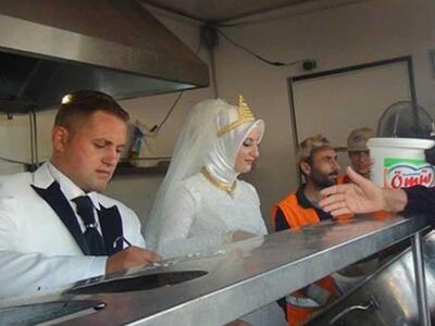 Ένας διαφορετικός γαμος: δεξίωση  με 4.0...