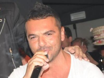 Ντύθηκε γαμπρός ο Τριαντάφυλλος! ΔΕΙΤΕ ΦΩΤΟ 