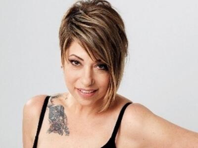  Τζούλι Μασίνο φωτογραφίζεται μόνο με τα...