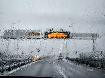 Σαρώνει τη χώρα η κακοκαιρία Byron: Πλημ...