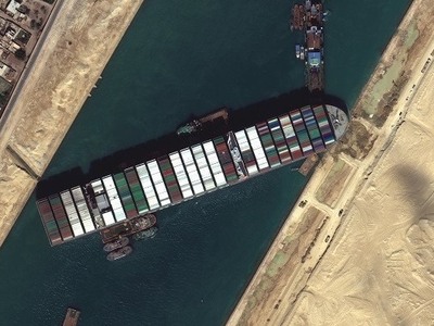  Διώρυγα του Σουέζ: 321 πλοία εγκλωβισμένα 