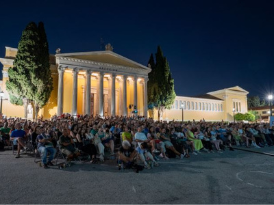 21 κατάμεστες προβολές είχε το φετινό 15...