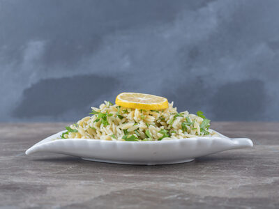 Γρήγορη συνταγή για δροσερή σαλάτα με λε...