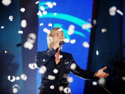 Λαμπερή πρεμιέρα για Νίκο Οικονομόπουλο,...