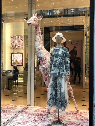 CHRISTIAN DIOR