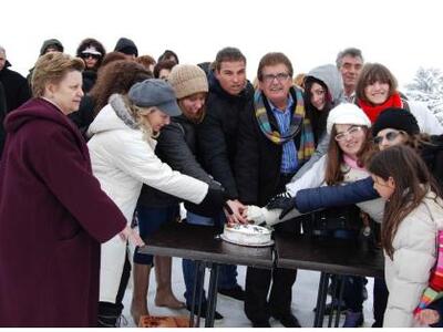 ΔΕΙΤΕ ΦΩΤΟ από την κοπή της Πρωτοχρονιάτ...