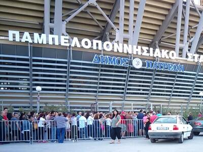 Γιατί στήθηκαν στην ουρά εκατοντάδες Πατ...
