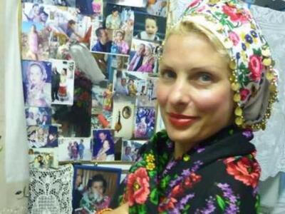 Η Ελένη Μενεγάκη σε παραδοσιακό γάμο στη...