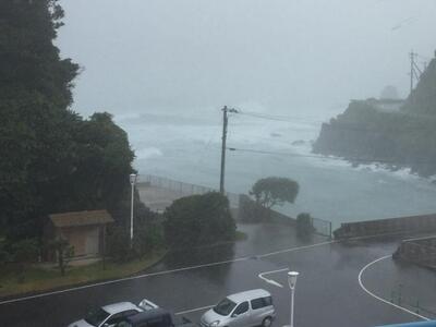 Ιαπωνία: Ισχυρός τυφώνας πλησιάζει τη νό...